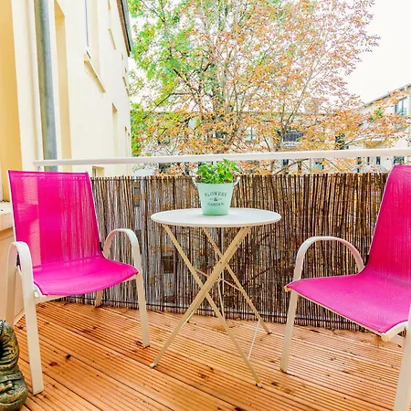 Helle Mit Balkon & Moderner Kueche - Ideal Fuer Paare Mit Kind Magdebourg