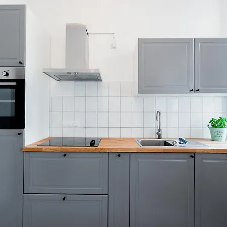 Appartement Helle Mit Balkon & Moderner Kueche - Ideal Fuer Paare Mit Kind *