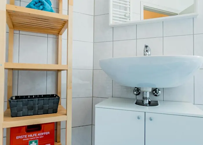 Helle Mit Balkon & Moderner Kueche - Ideal Fuer Paare Mit Kind マクデブルク