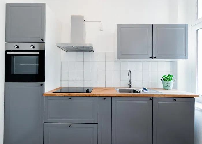 Appartement Helle Mit Balkon & Moderner Kueche - Ideal Fuer Paare Mit Kind *