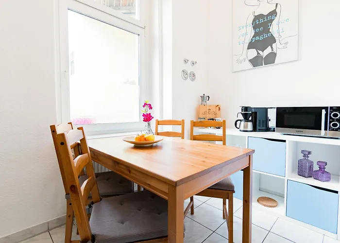 Appartement Helle Mit Balkon & Moderner Kueche - Ideal Fuer Paare Mit Kind *