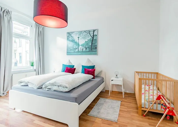 Appartement Helle Mit Balkon & Moderner Kueche - Ideal Fuer Paare Mit Kind Magdebourg